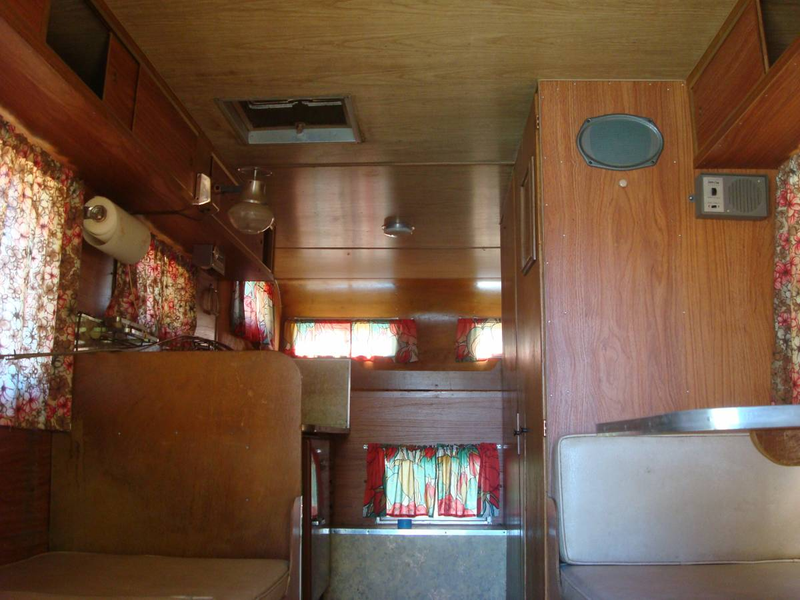 Illustration for article titled For $3,250, Could This 1961 International C-120 Camper Help You Get Away From It All?